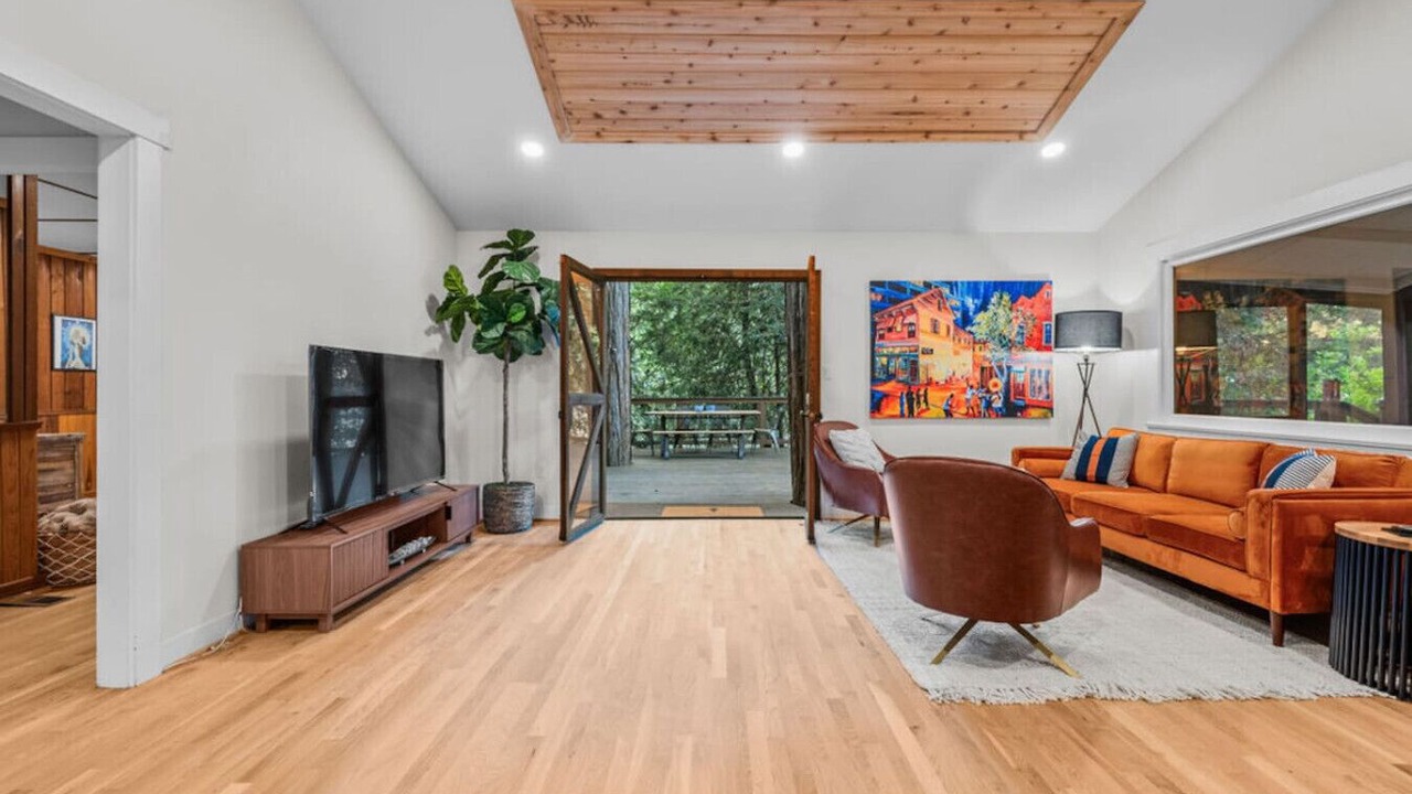 Photo of Livingroom in Lexington Hills