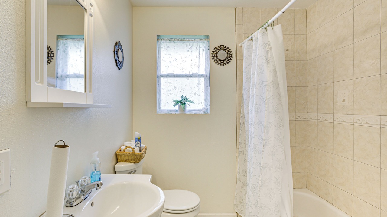 Photo of Bathroom in Little Woods