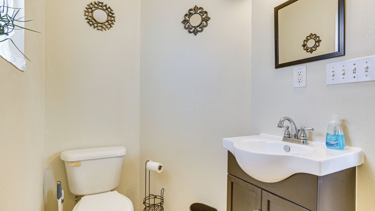 Photo of Bathroom in Little Woods