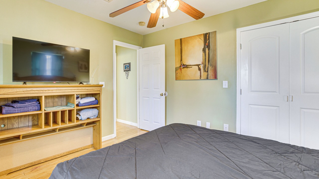 Photo of Bedroom in Little Woods