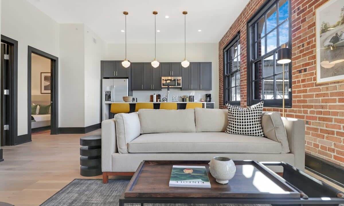 Photo of Livingroom in Arts/Warehouse District