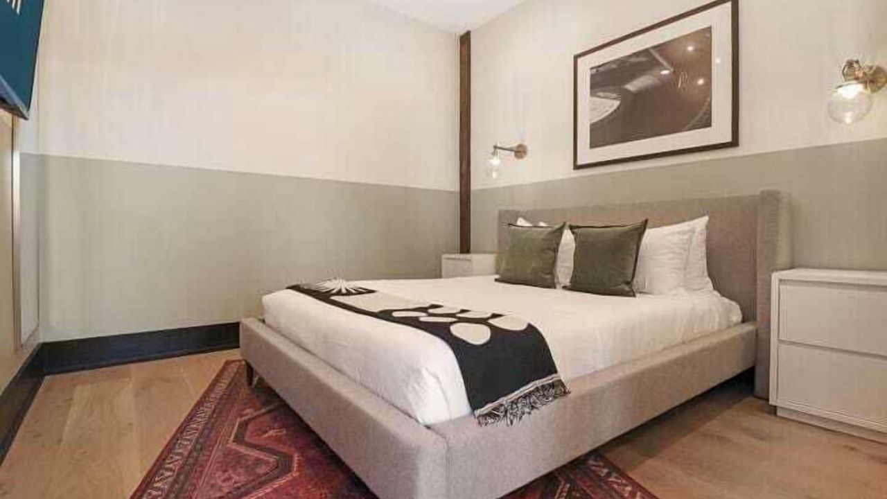 Photo of Bedroom in Arts/Warehouse District