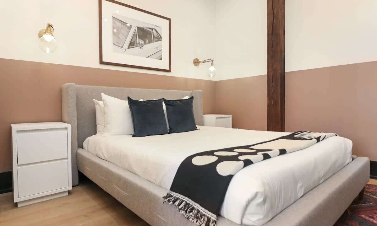 Photo of Bedroom in Arts/Warehouse District