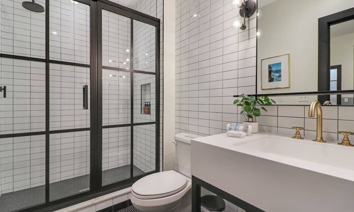 Photo of Bathroom in Arts/Warehouse District