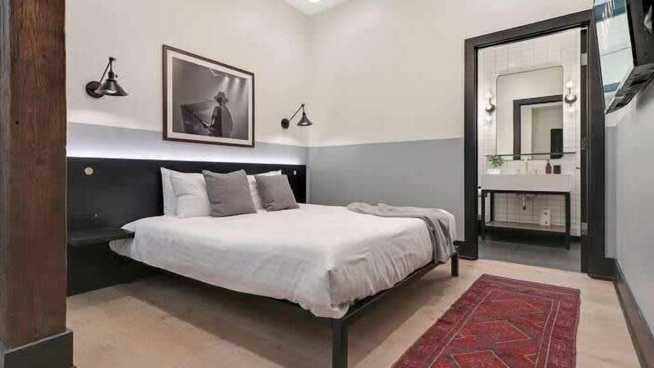 Photo of Bedroom in Arts/Warehouse District
