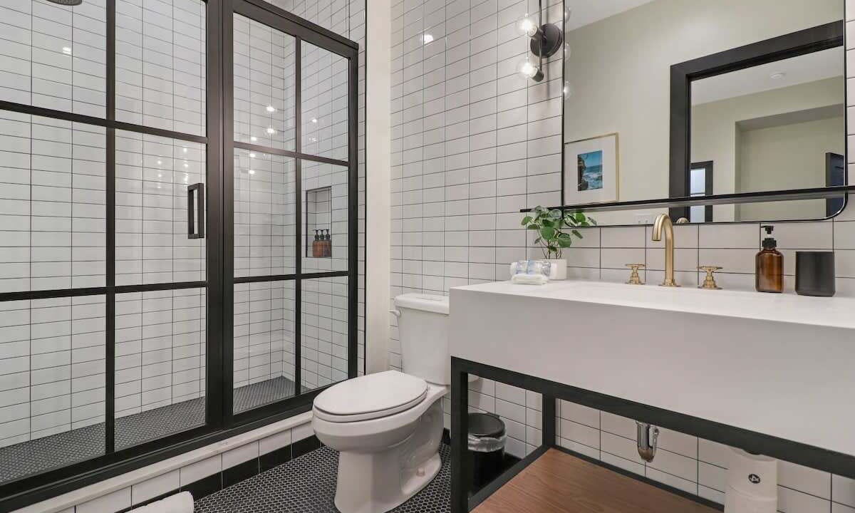 Photo of Bathroom in Arts/Warehouse District