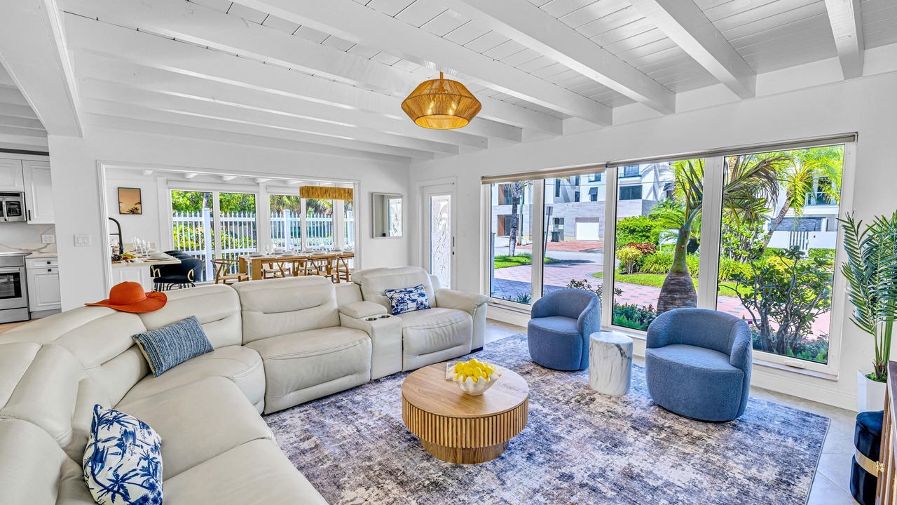Photo of Livingroom in Lauderdale Beach
