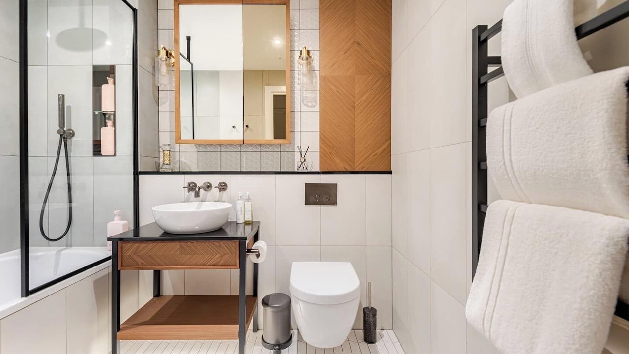 Photo of Bathroom in Wapping
