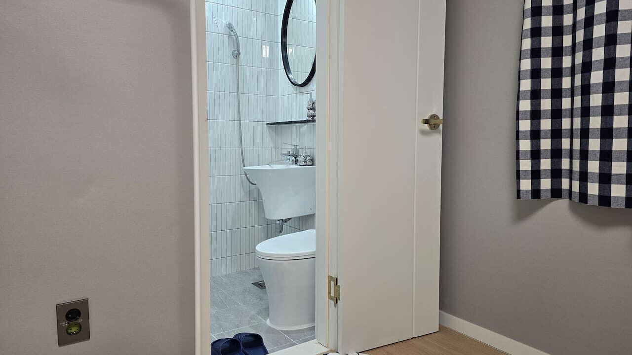Photo of Bathroom in Suyuil-tong