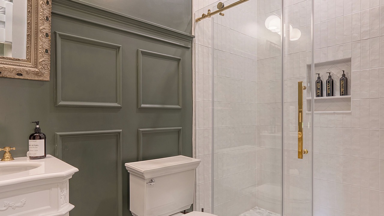 Photo of Bathroom in Summerville Historic District