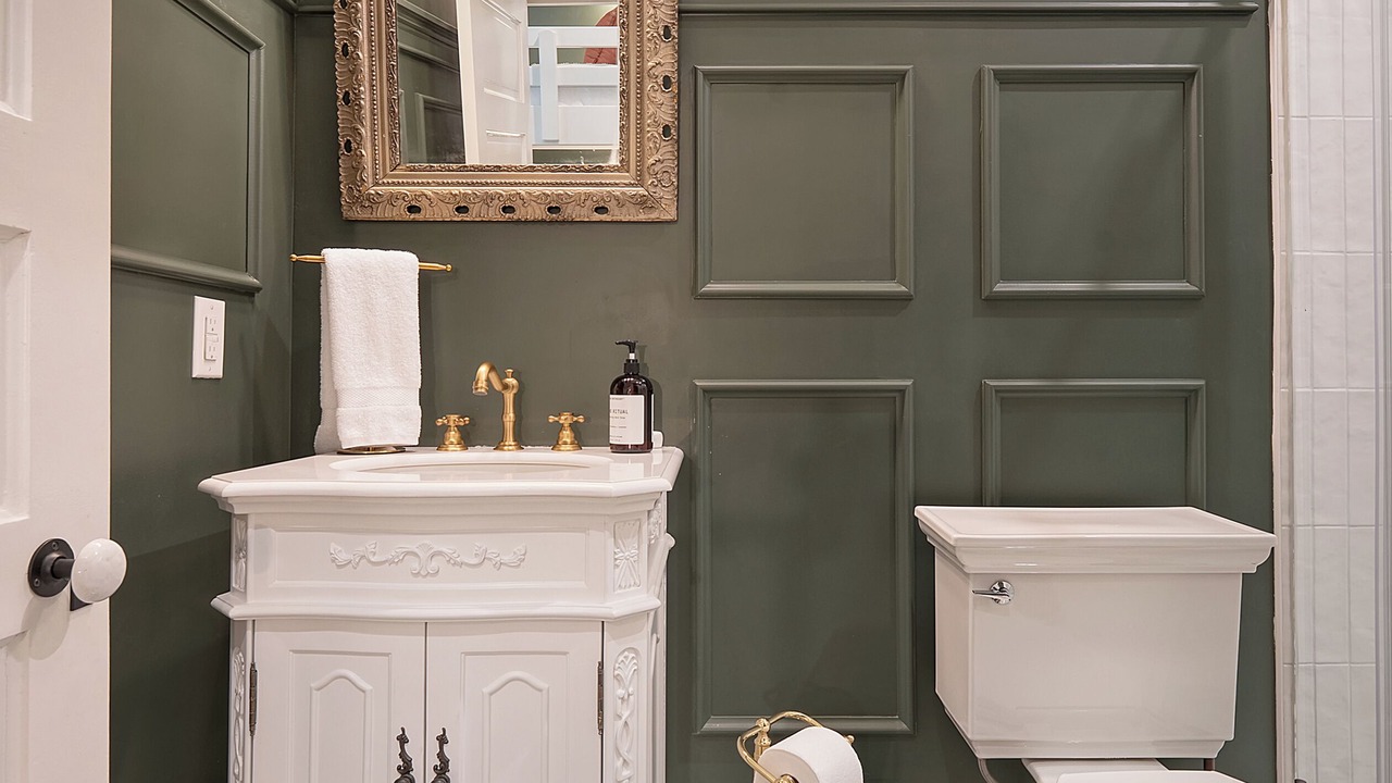 Photo of Bathroom in Summerville Historic District