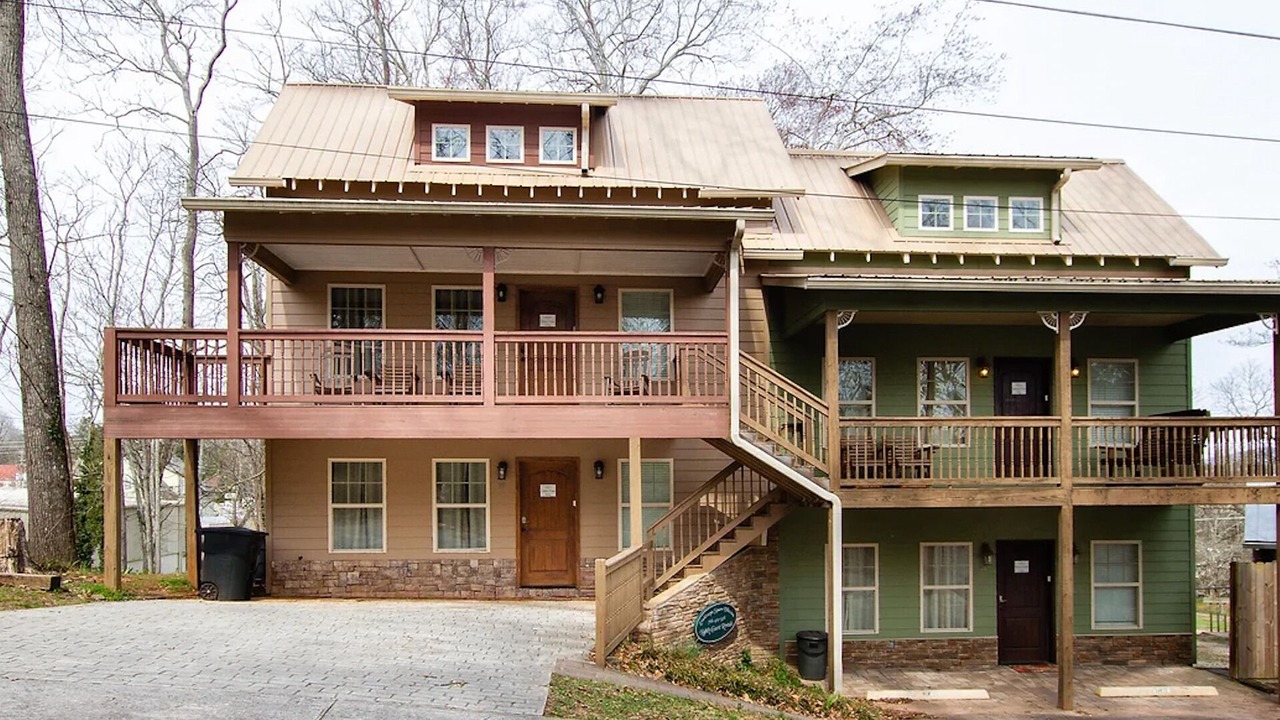 Photo of Others in Dahlonega