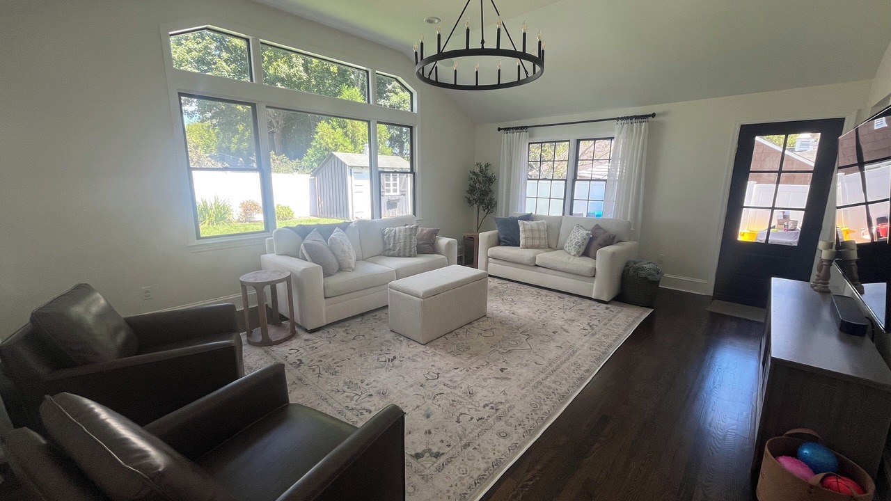 Photo of Livingroom in Farmingdale