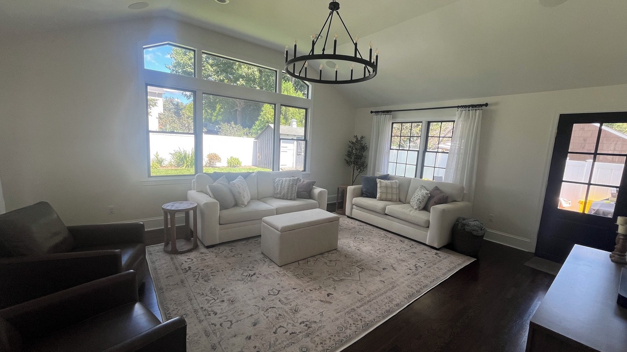 Photo of Livingroom in Farmingdale