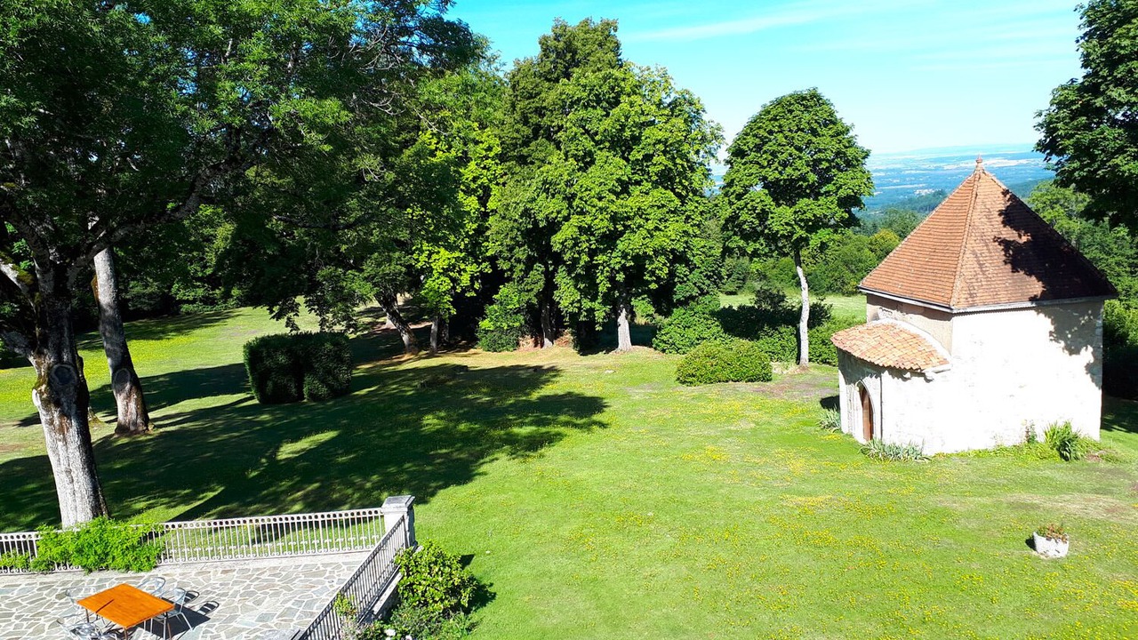 Photo of Outdoor in Saint-Victor-Montvianeix