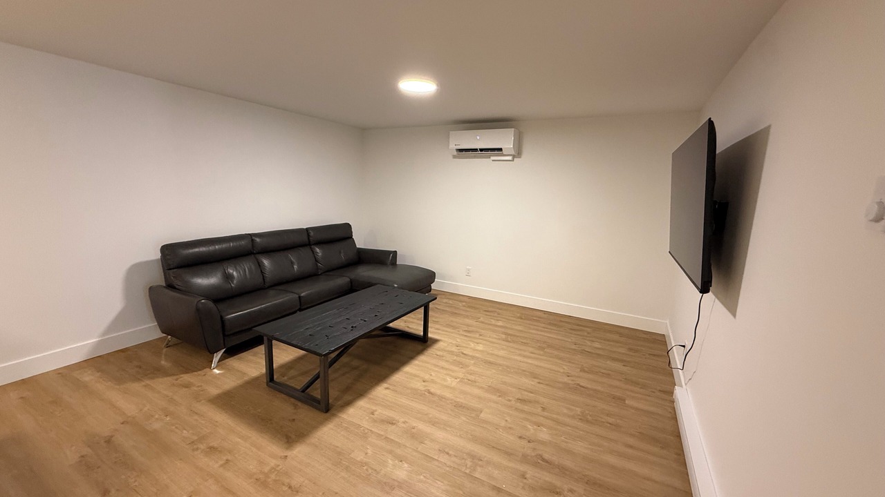 Photo of Livingroom in Lillooet