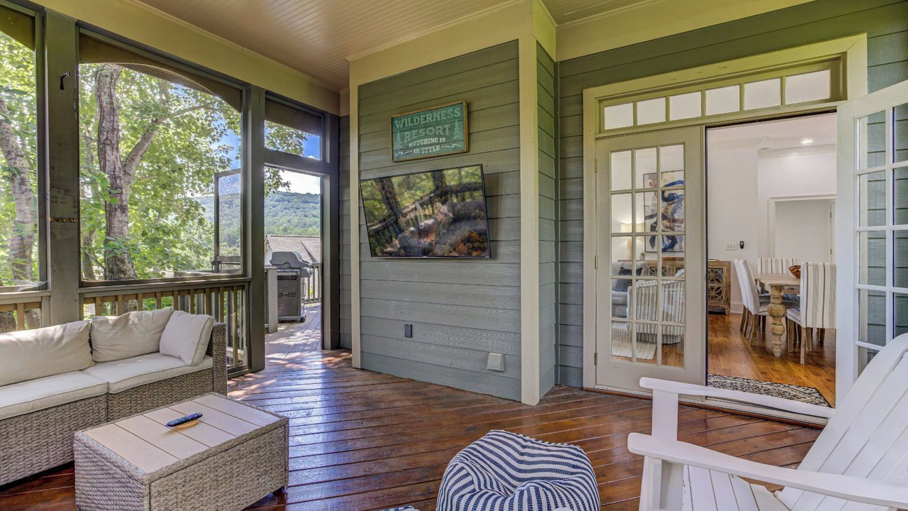 Photo of Livingroom in Big Canoe
