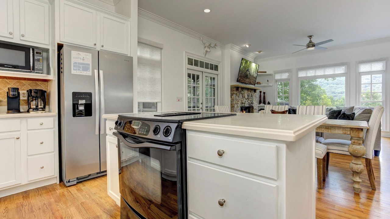 Photo of Kitchen in Big Canoe