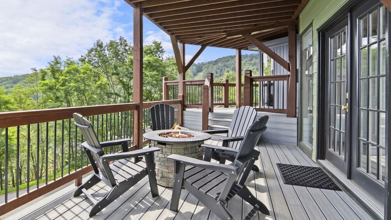 Photo of Patio Balcony in Seven Devils