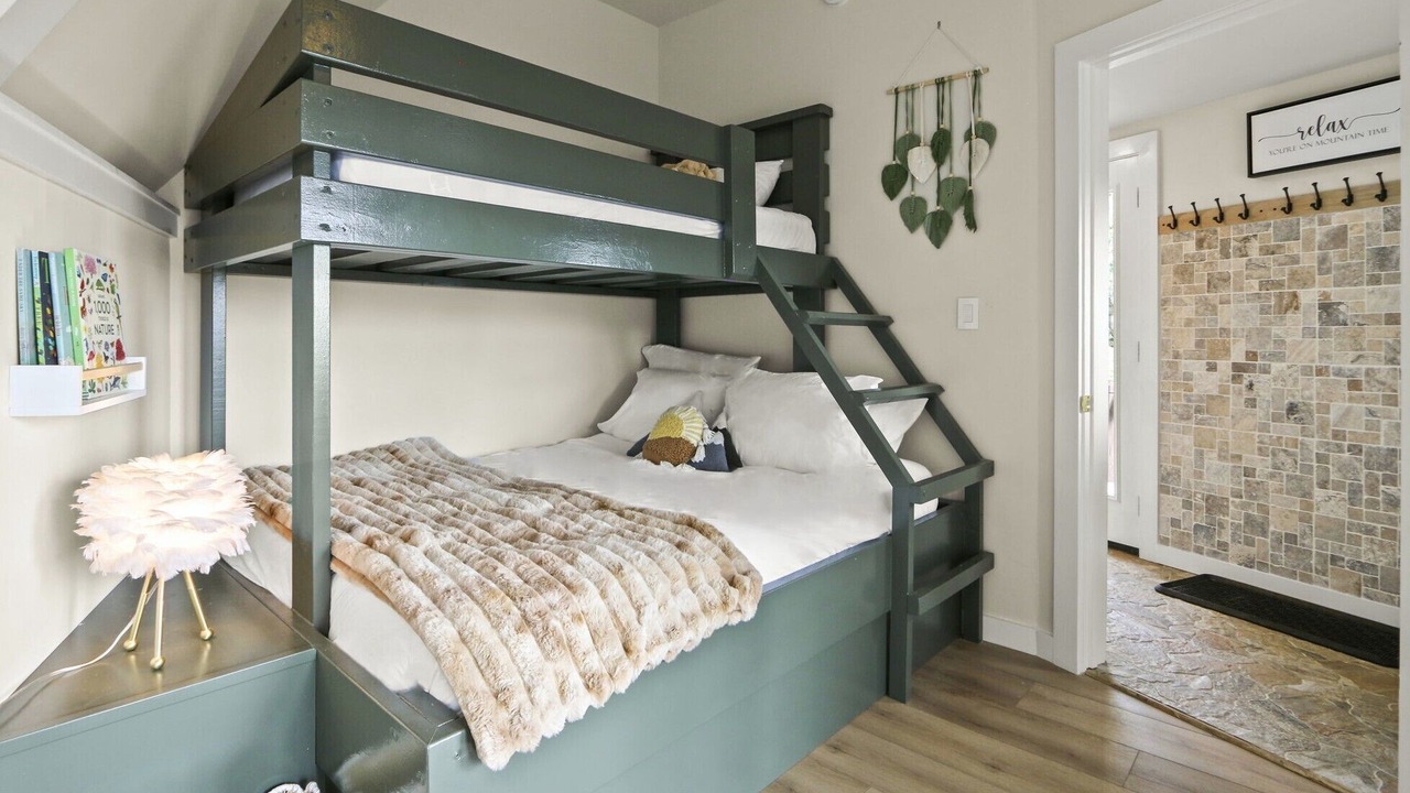 Photo of Bedroom in Seven Devils