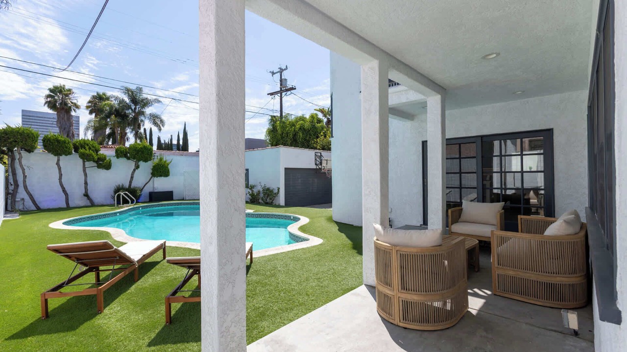 Photo of Patio Balcony in Mid-Wilshire