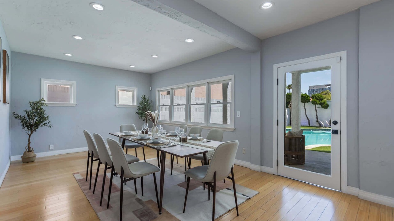 Photo of Livingroom in Mid-Wilshire