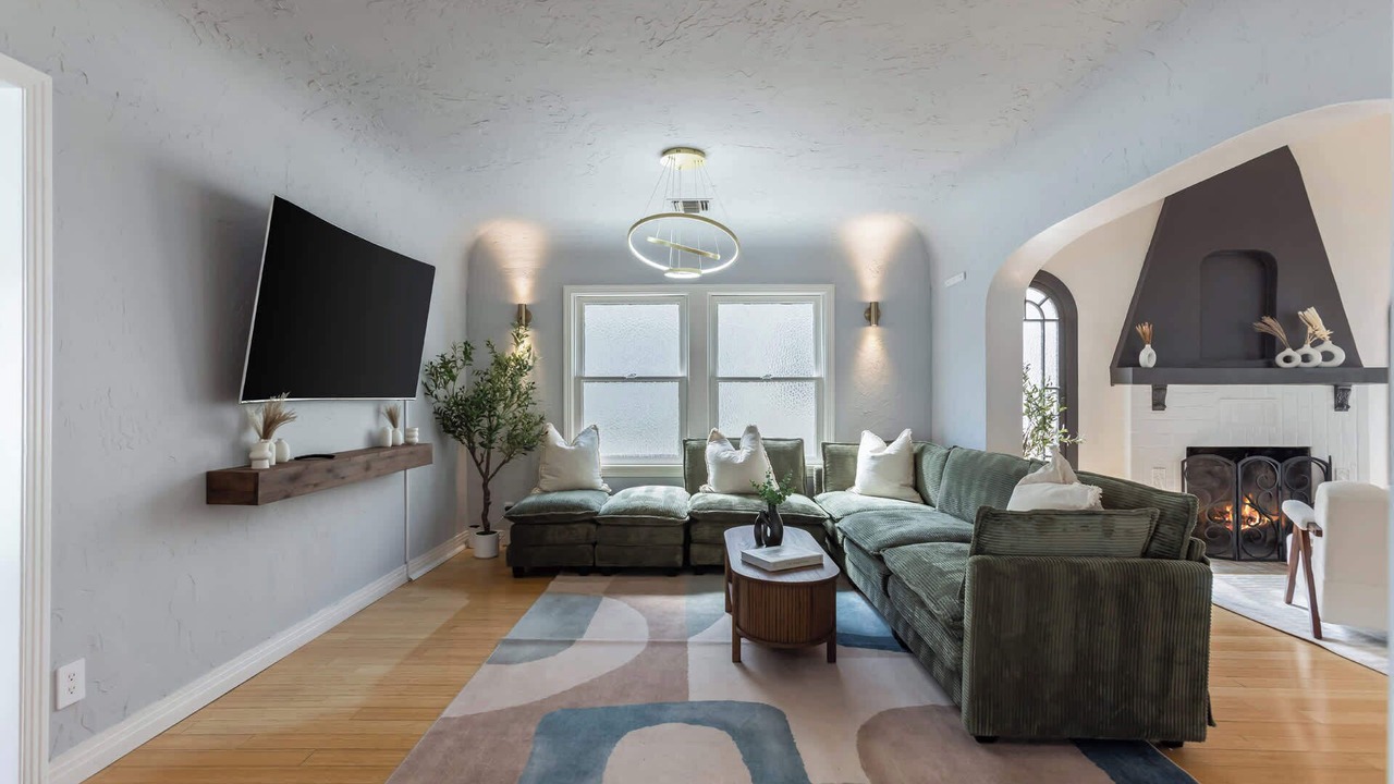 Photo of Livingroom in Mid-Wilshire