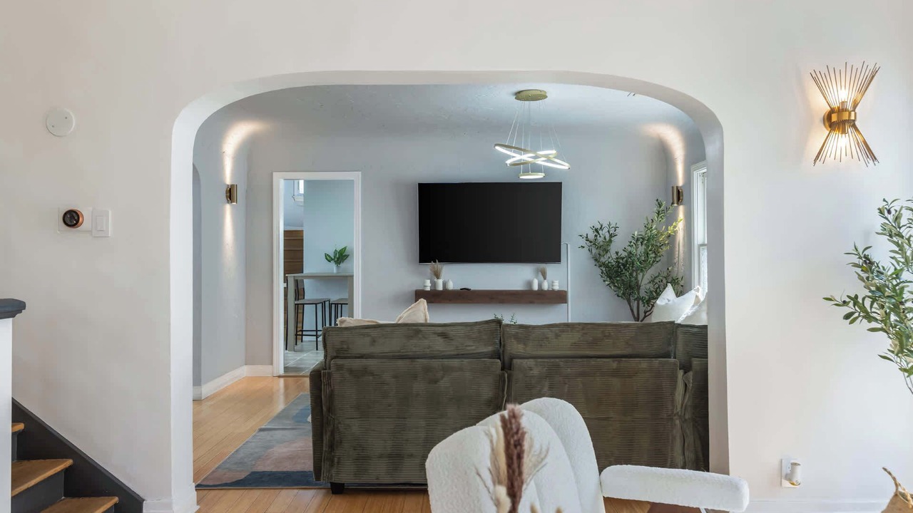 Photo of Livingroom in Mid-Wilshire