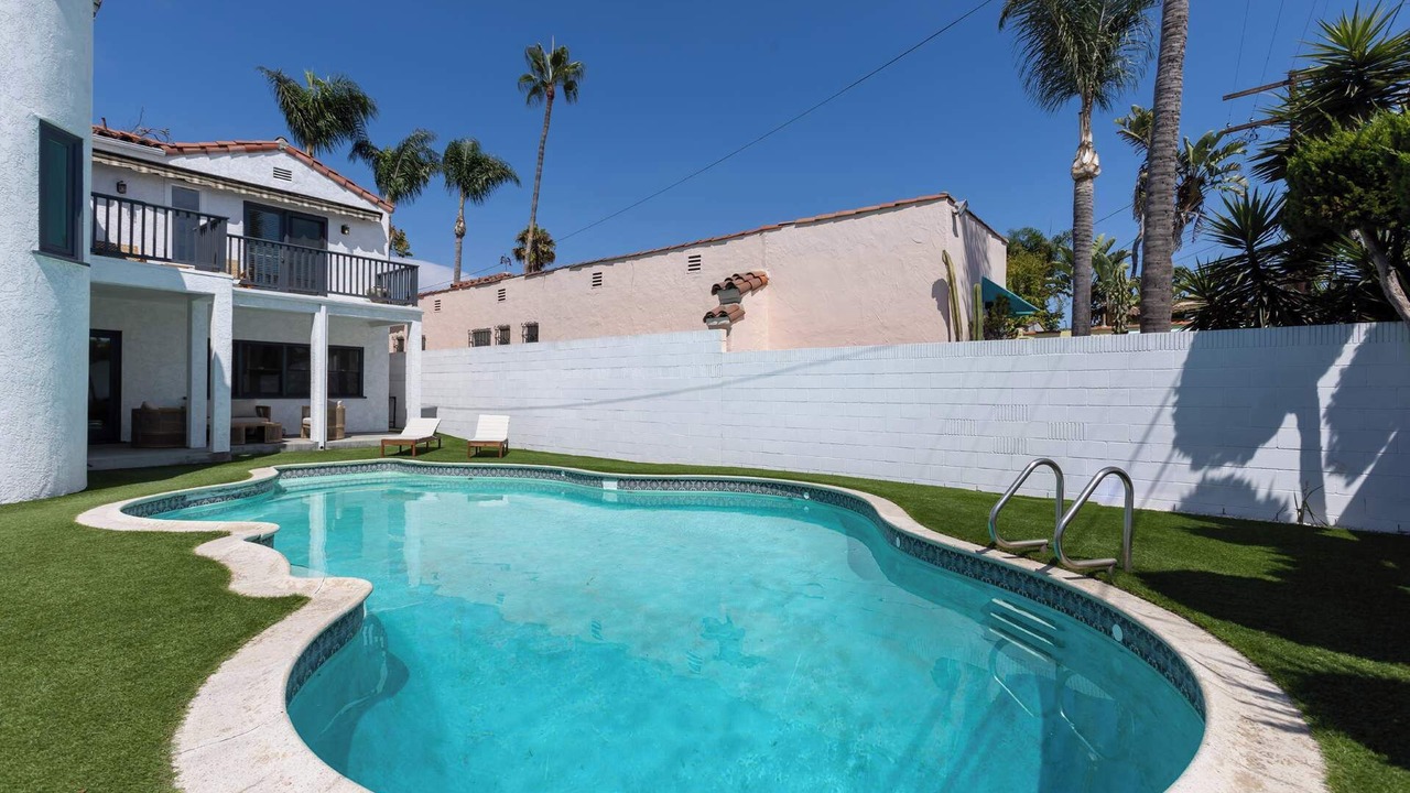 Photo of Outdoor in Mid-Wilshire