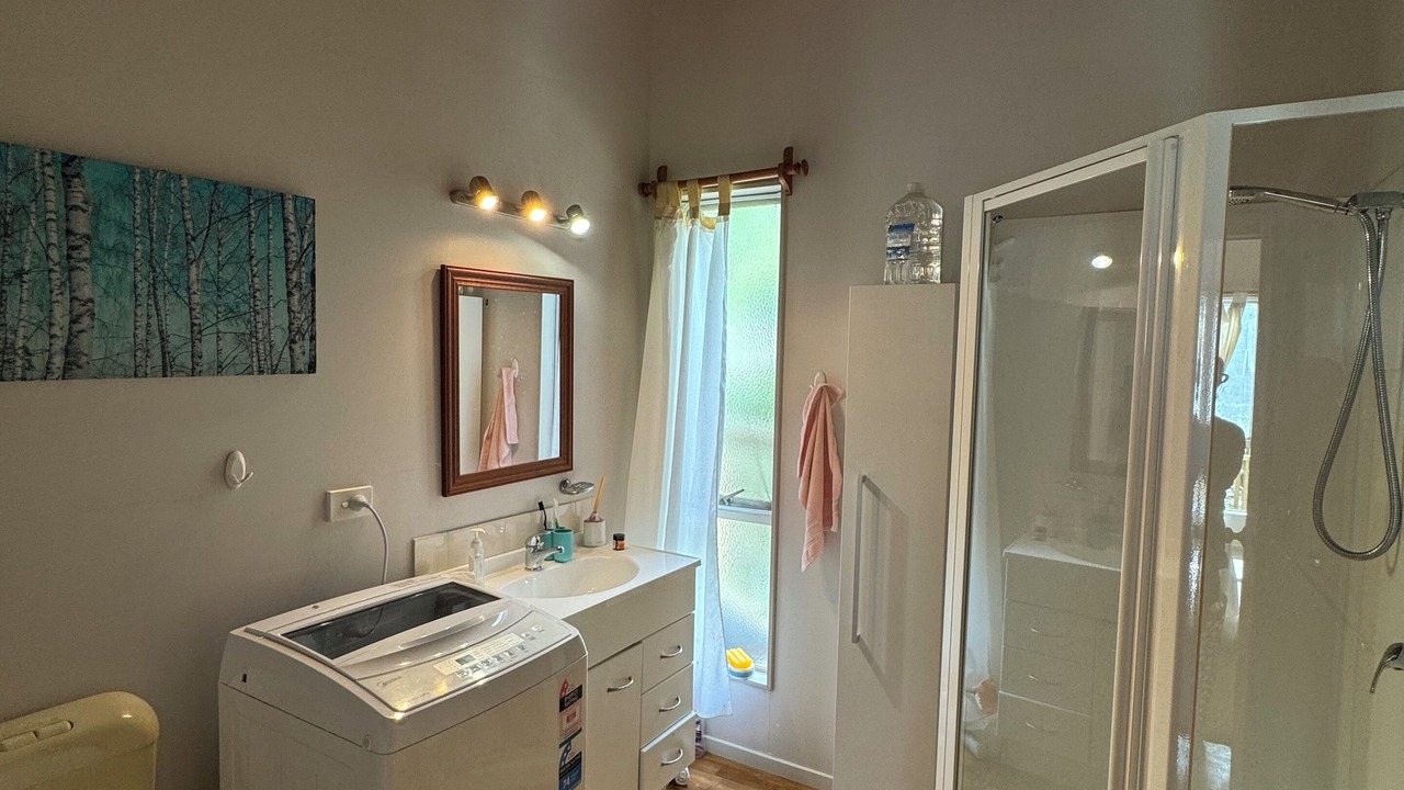 Photo of Bathroom in Pakaraka