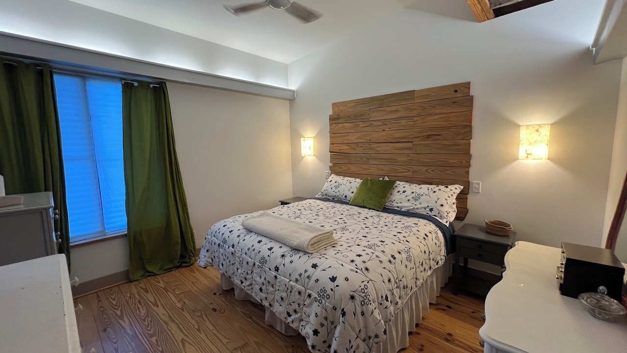 Photo of Bedroom in Northport