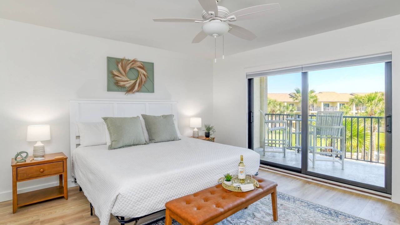 Photo of Patio Balcony in Surfcrest Village
