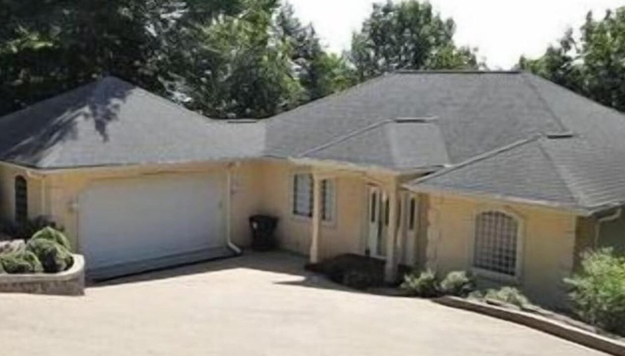Photo of Outdoor in Roach