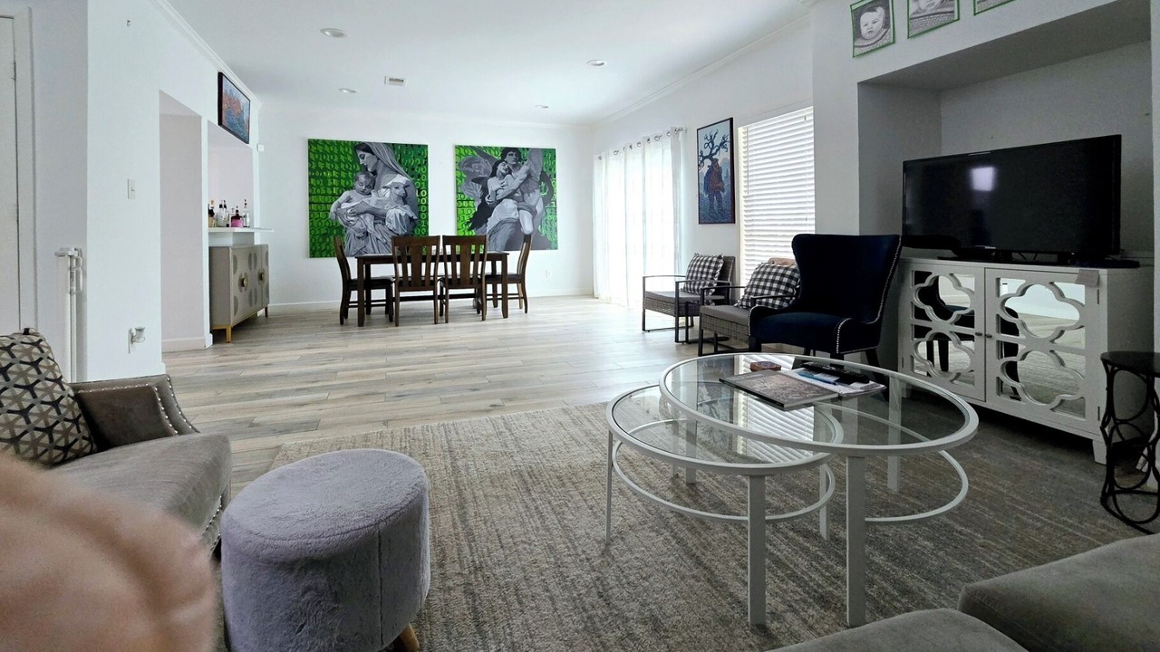 Photo of Livingroom in Memorial
