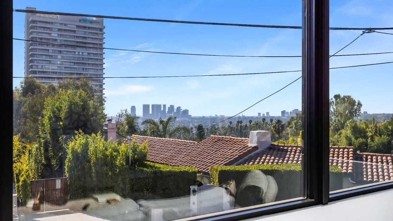 Photo of Bedroom in Mid-Wilshire
