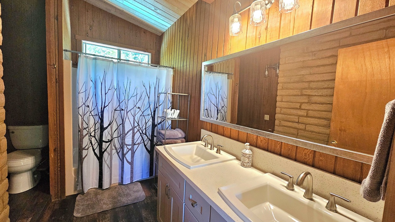 Photo of Bathroom in Sierra Cedars