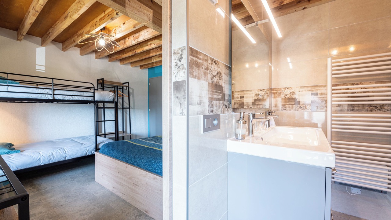 Photo of Bedroom in Moye