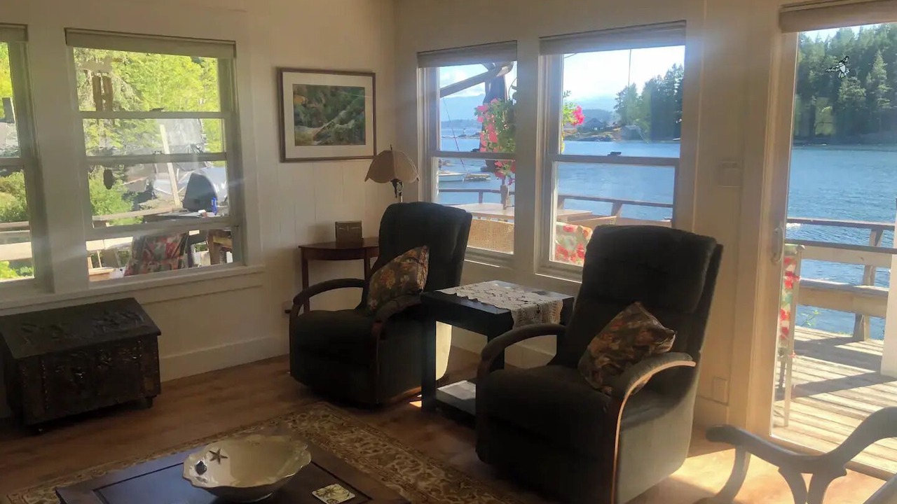 Photo of Livingroom in Quathiaski Cove