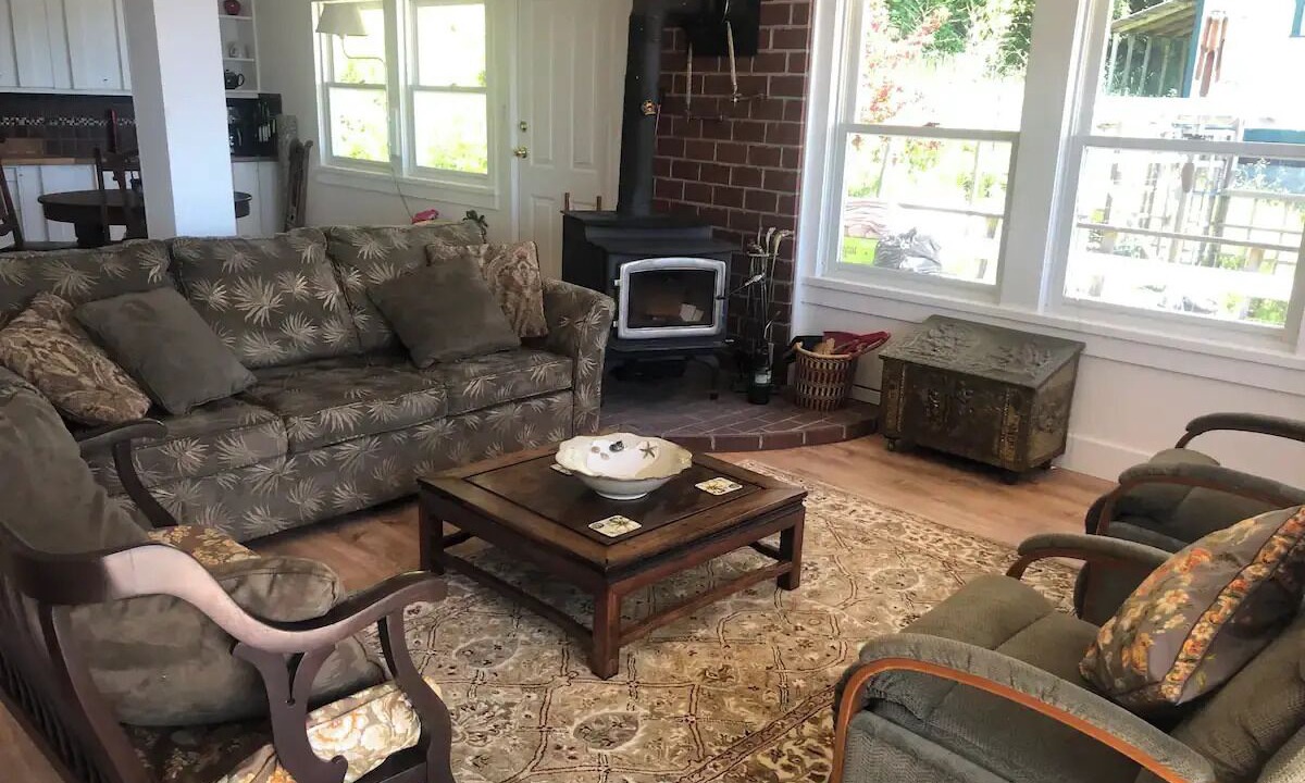Photo of Livingroom in Quathiaski Cove