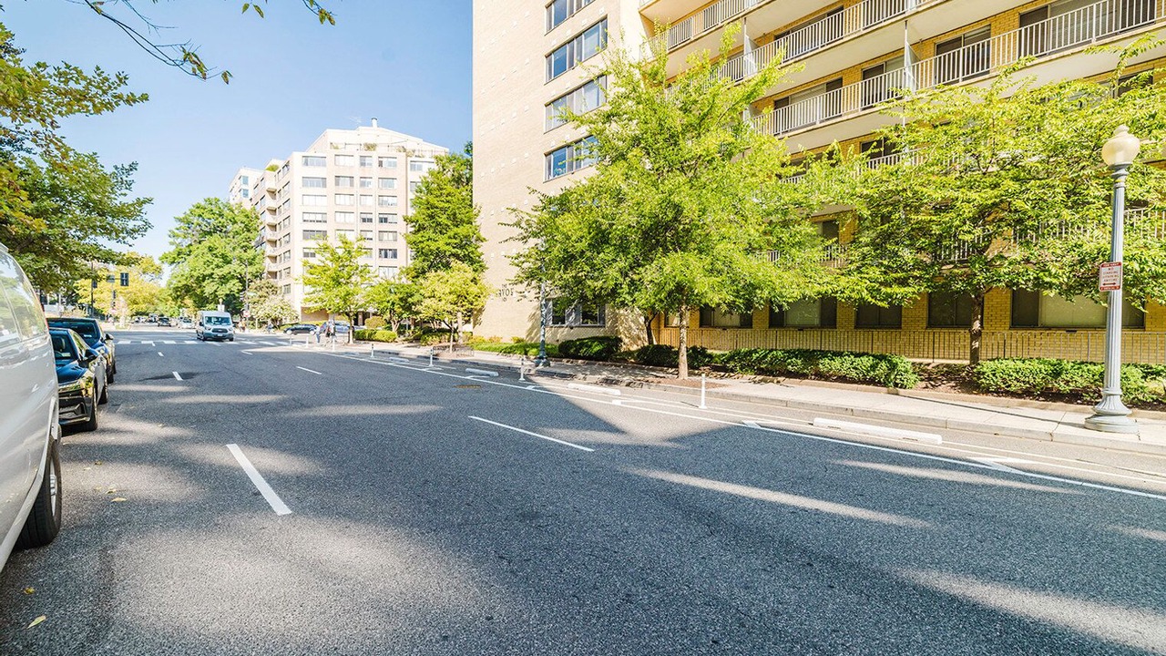 Photo of Outdoor in Connecticut Ave - K Street