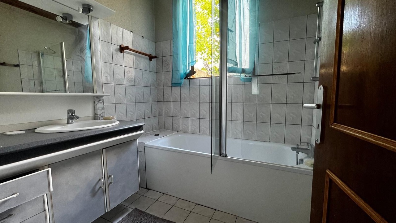 Photo of Bathroom in Sainte-Genevieve-des-Bois