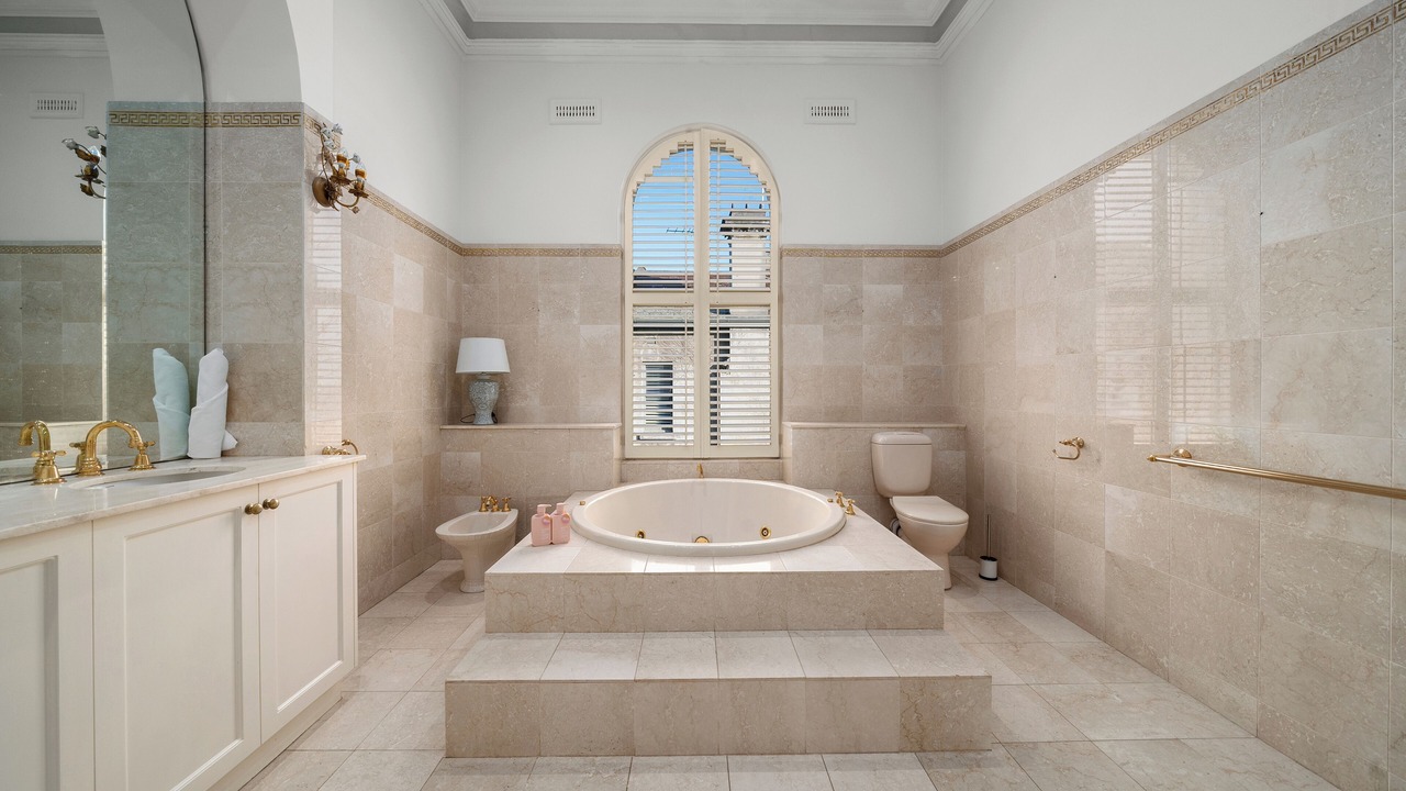 Photo of Bathroom in Kew