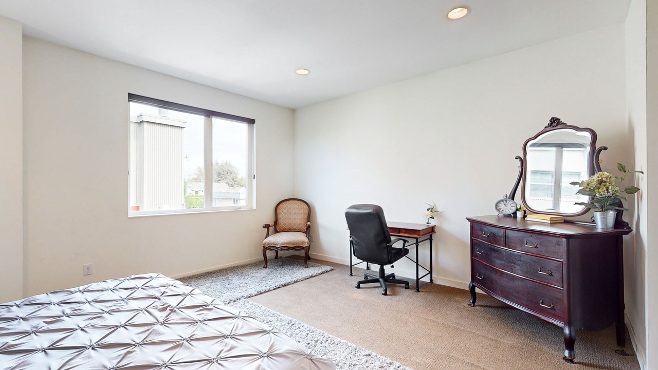 Photo of Bedroom in Alki