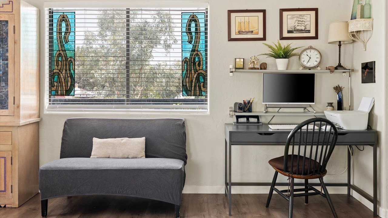 Photo of Livingroom in Oracle