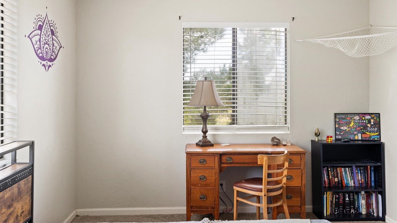 Photo of Bedroom in Oracle