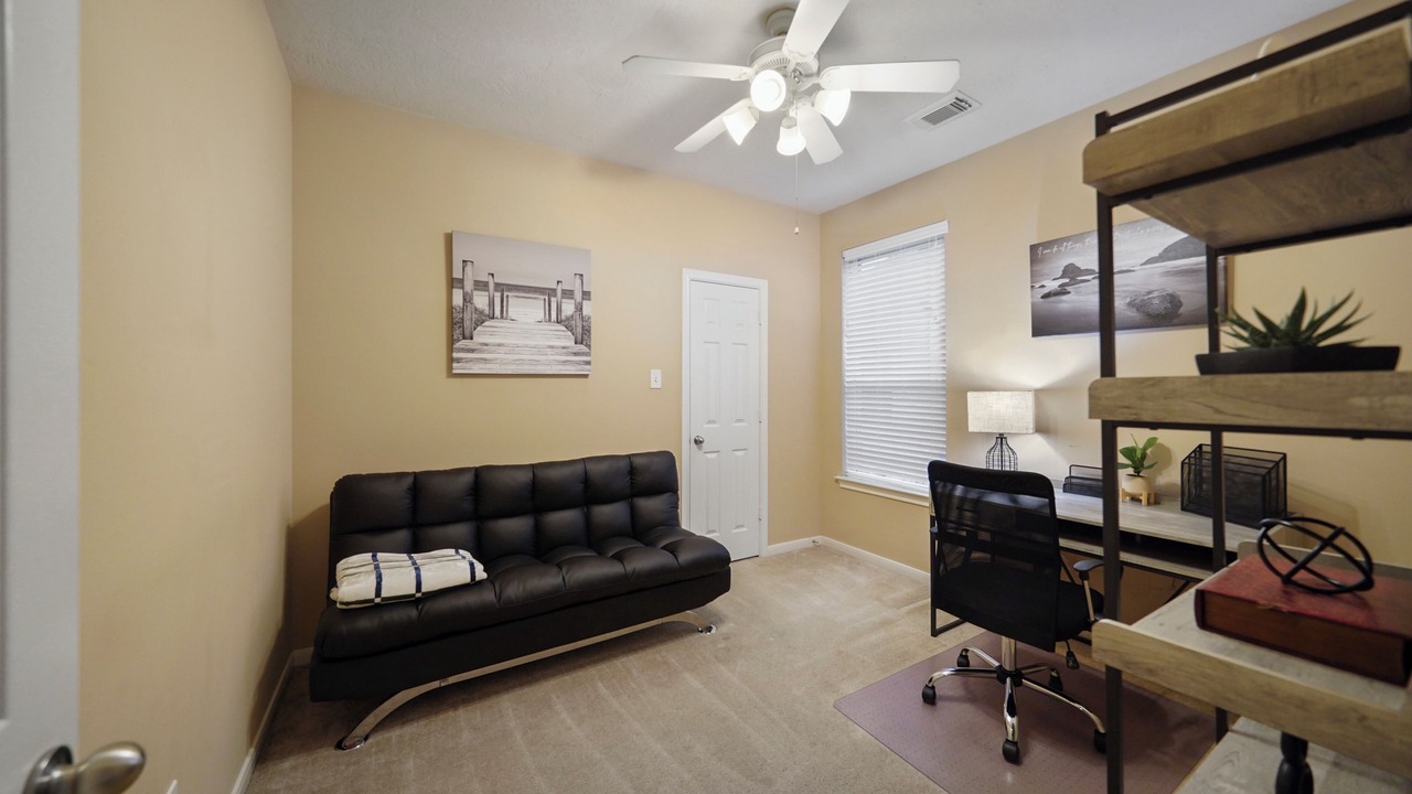 Photo of Livingroom in Spring