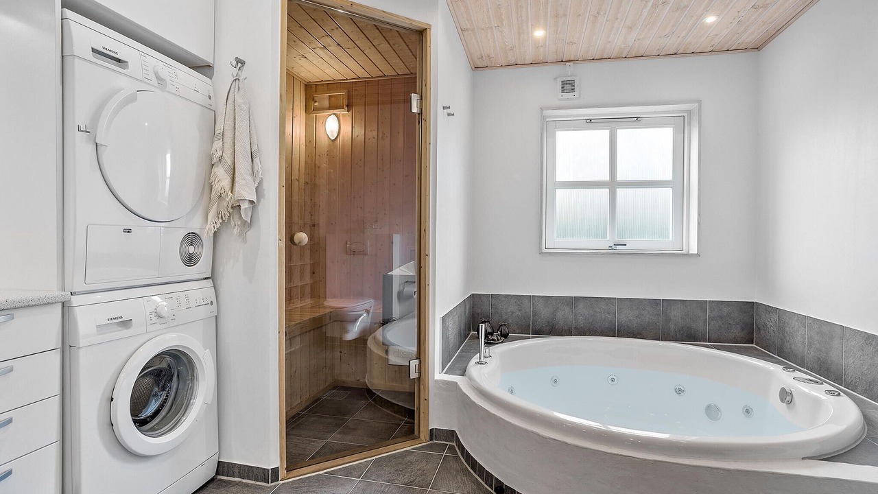 Photo of Bathroom in Fur