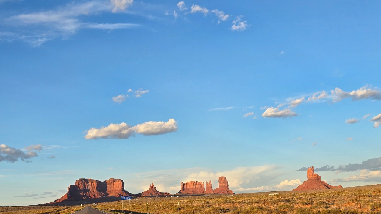 Photo of Others in Monument Valley