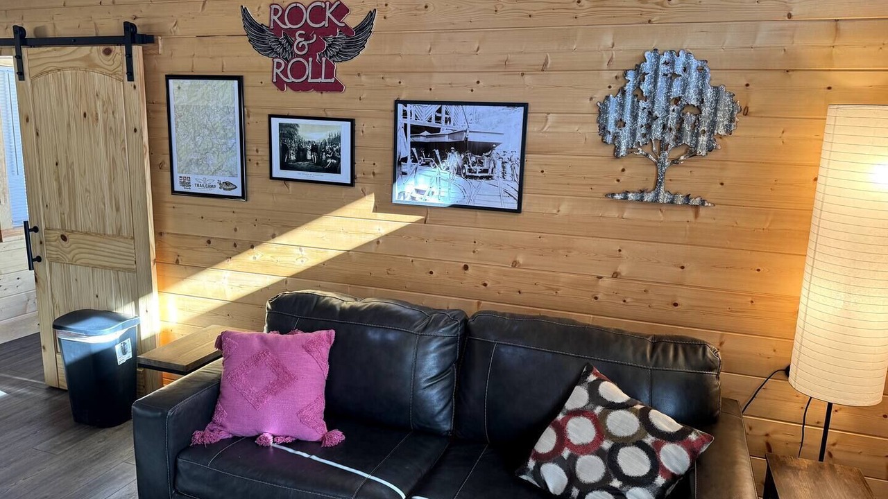 Photo of Livingroom in Bramwell