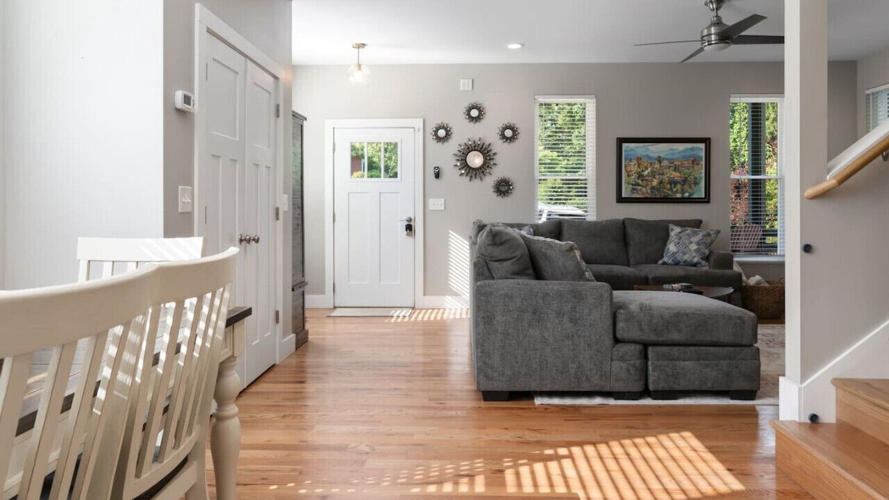 Photo of Livingroom in Oakley